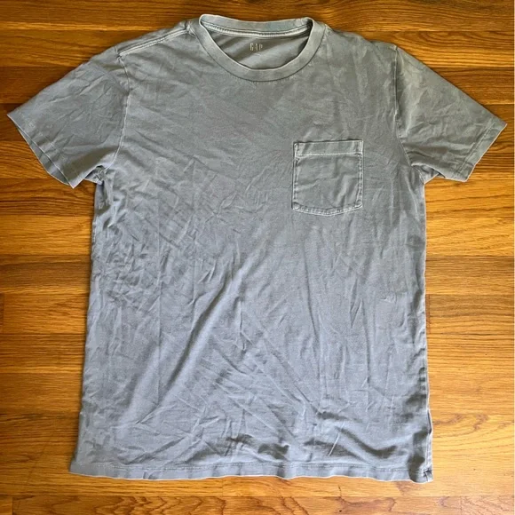 Gap T-shirt with Pocket - Picture 1 of 1